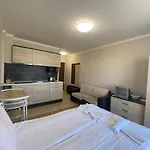 Summer Breеze 204 Private Sunny Apartment *